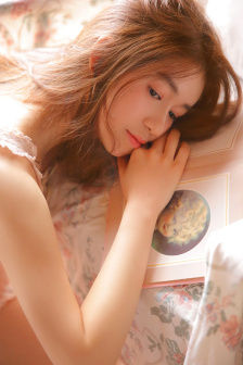 年轻的女老师在线观看